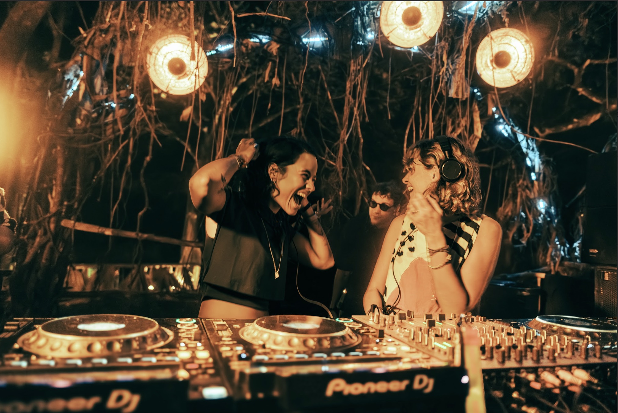 Caleesi & Kreis Photo from Labryinto Festival in Costa Rica - Behind the decks having fun